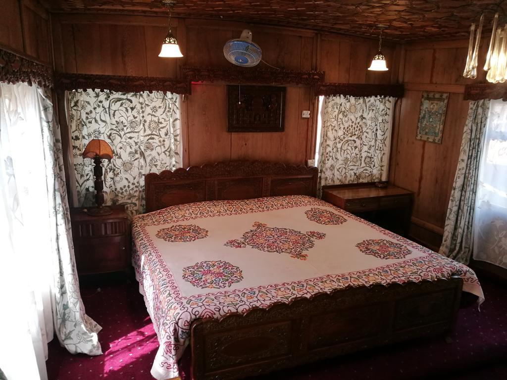 House Boat Hardy Palace Сринагар Экстерьер фото