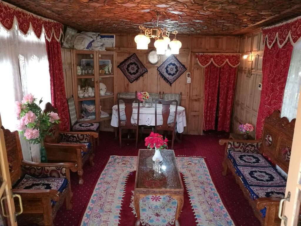 House Boat Hardy Palace Сринагар Экстерьер фото