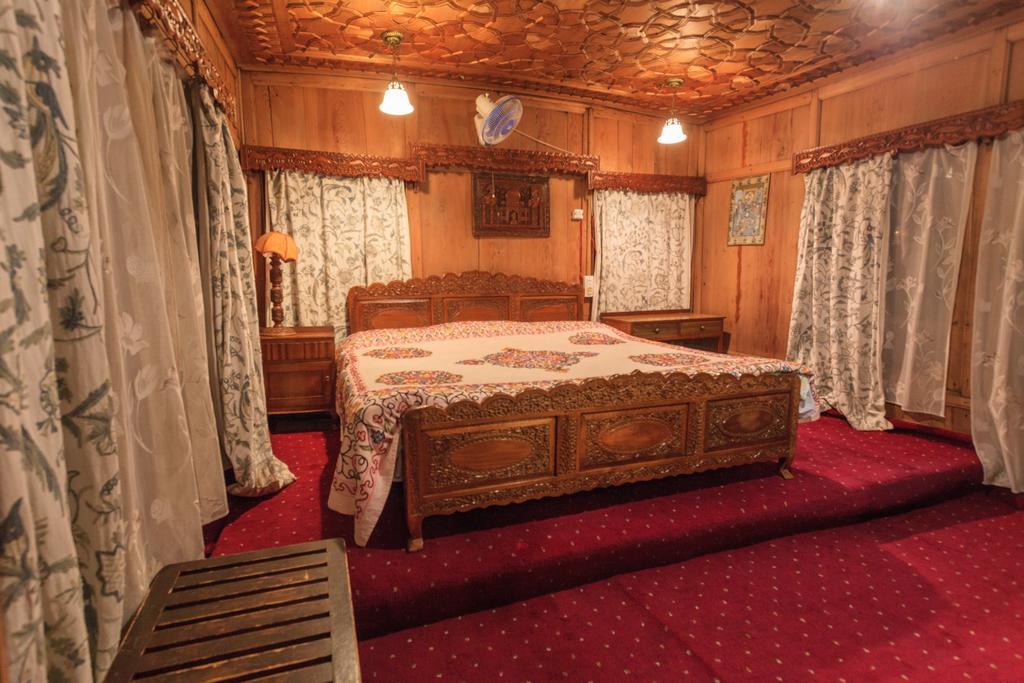 House Boat Hardy Palace Сринагар Экстерьер фото