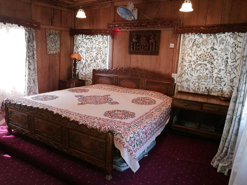 House Boat Hardy Palace Сринагар Экстерьер фото